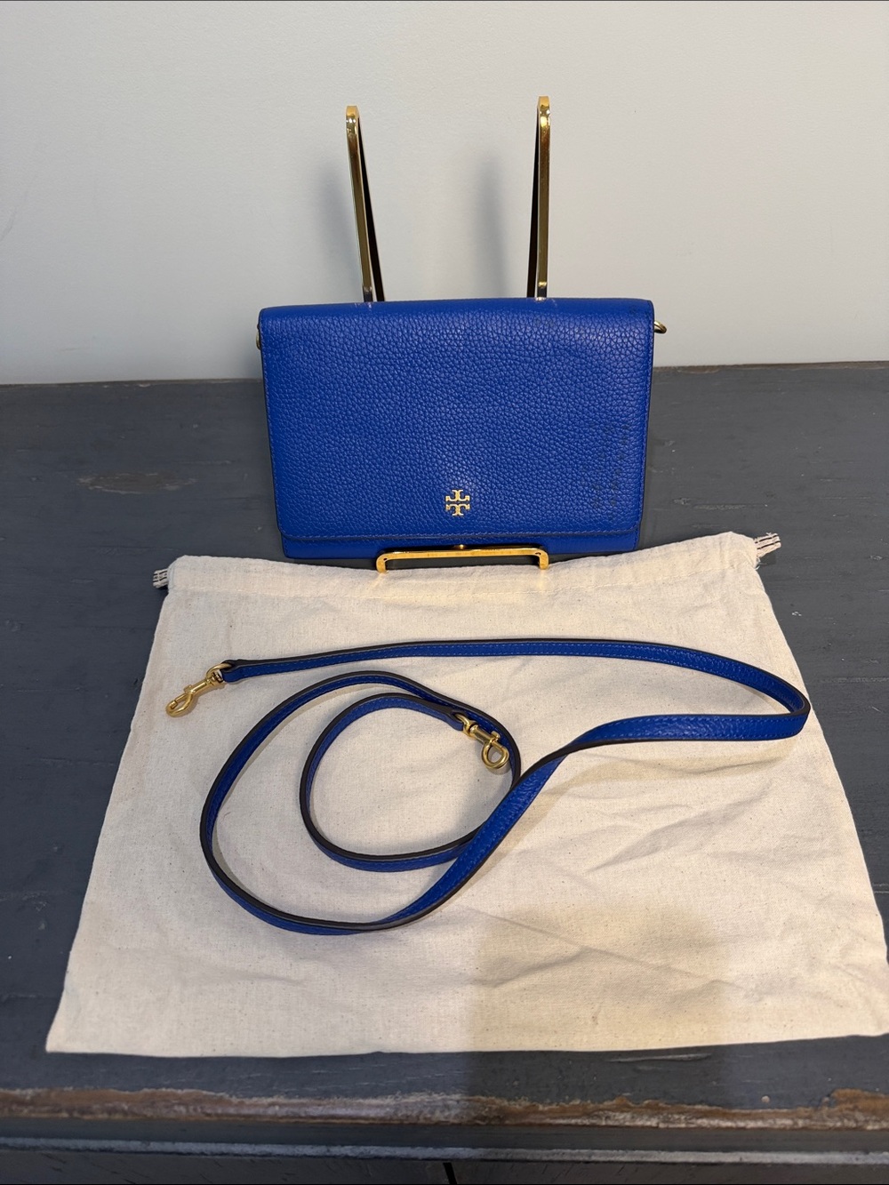 Tory Burch Cobalt Blue Crossbody with Gold Hardware, Detachable Strap & Dust Bag - Picture 5 of 10